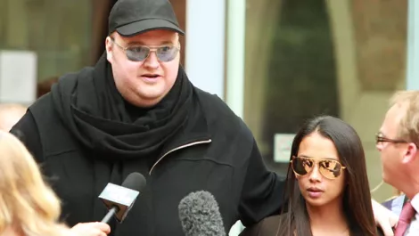 Kim dotcom mona schmitz a h 3